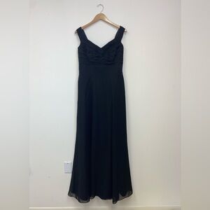 Formal Gown Black Size 12 - Prom Homecoming Wedding